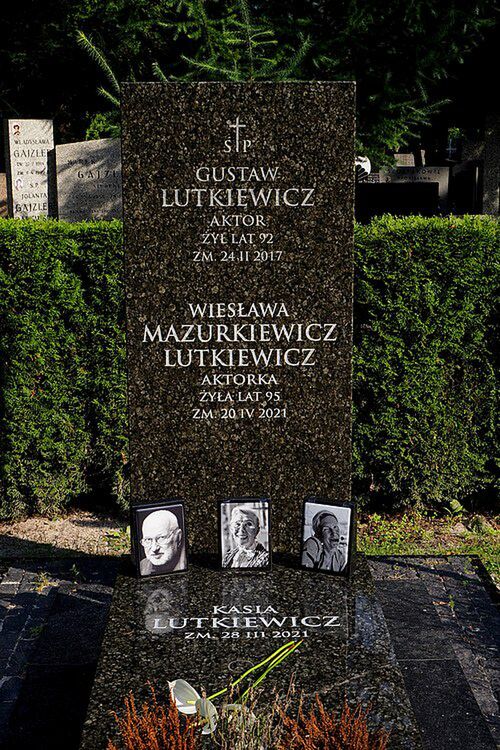 Grób Gustawa Lutkiewicz, Wiesławy Mazurkiewicz i ich córki Kasi