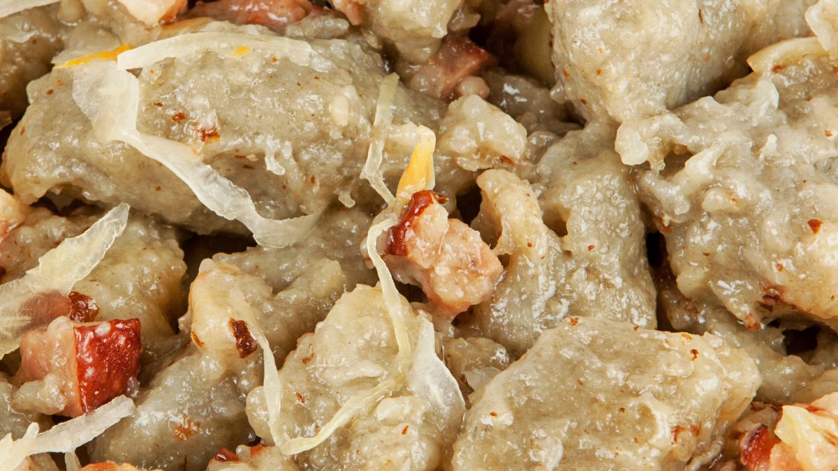 Kluski szare to pomysł na szybki i tani obiad