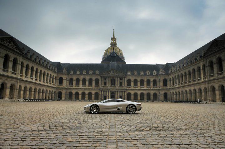 Jaguar CX-75 jak Louis Vuitton