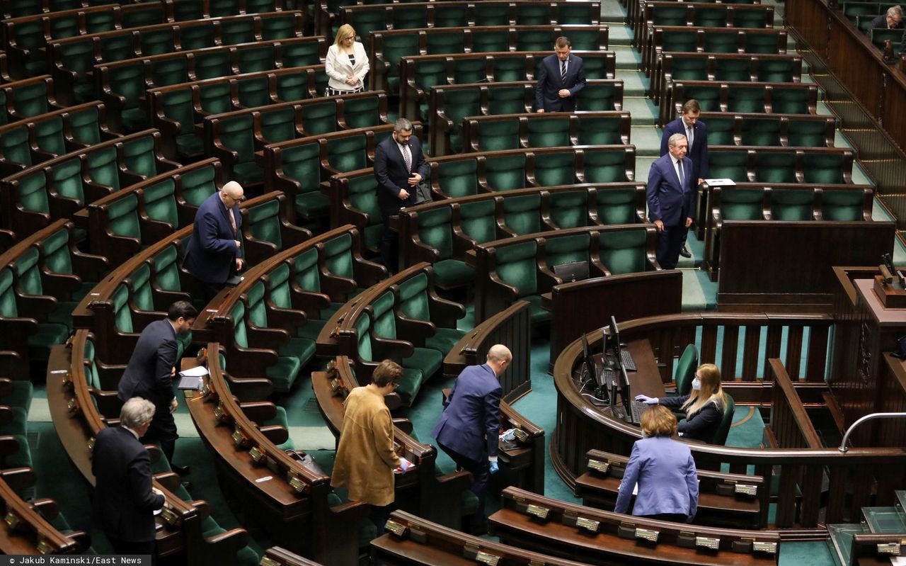 Koronawirus w Polsce. Sejm rozpoczął obrady: transmisja na żywo