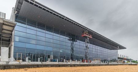Śląsk. Koronawirus nie zatrzymał prac. Terminal B lotniska w Pyrzowicach powstaje bez zakłóceń