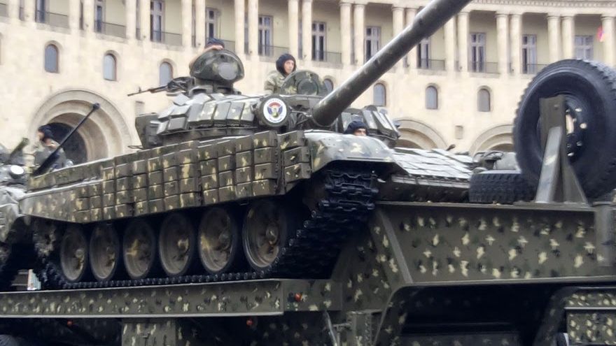 T-72B na paradzie wojskowej w Erywaniu