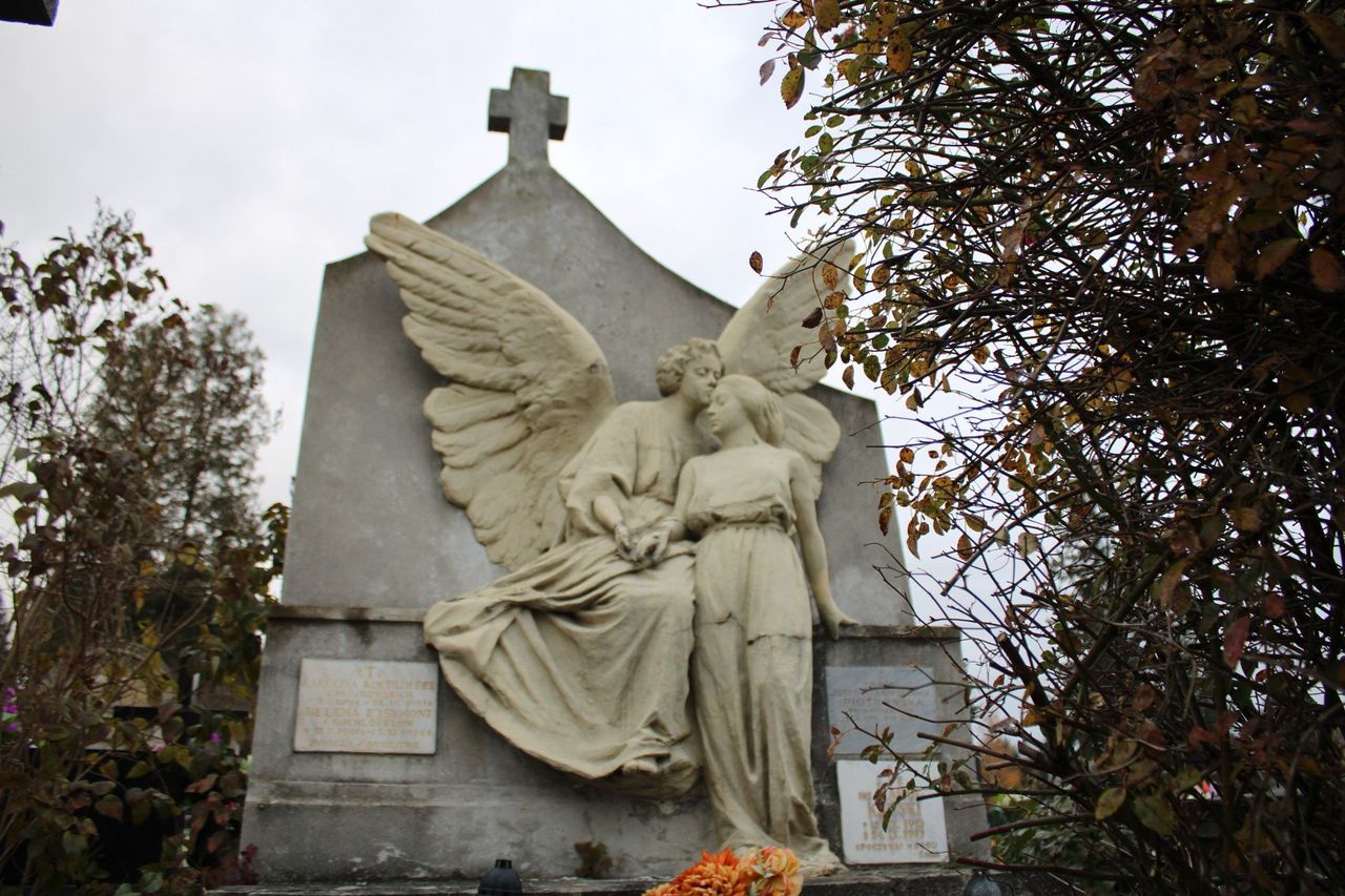 Gorlice: Kolejna kwesta na rzecz ratowania zabytkowych mogił na cmentarzu parafialnym