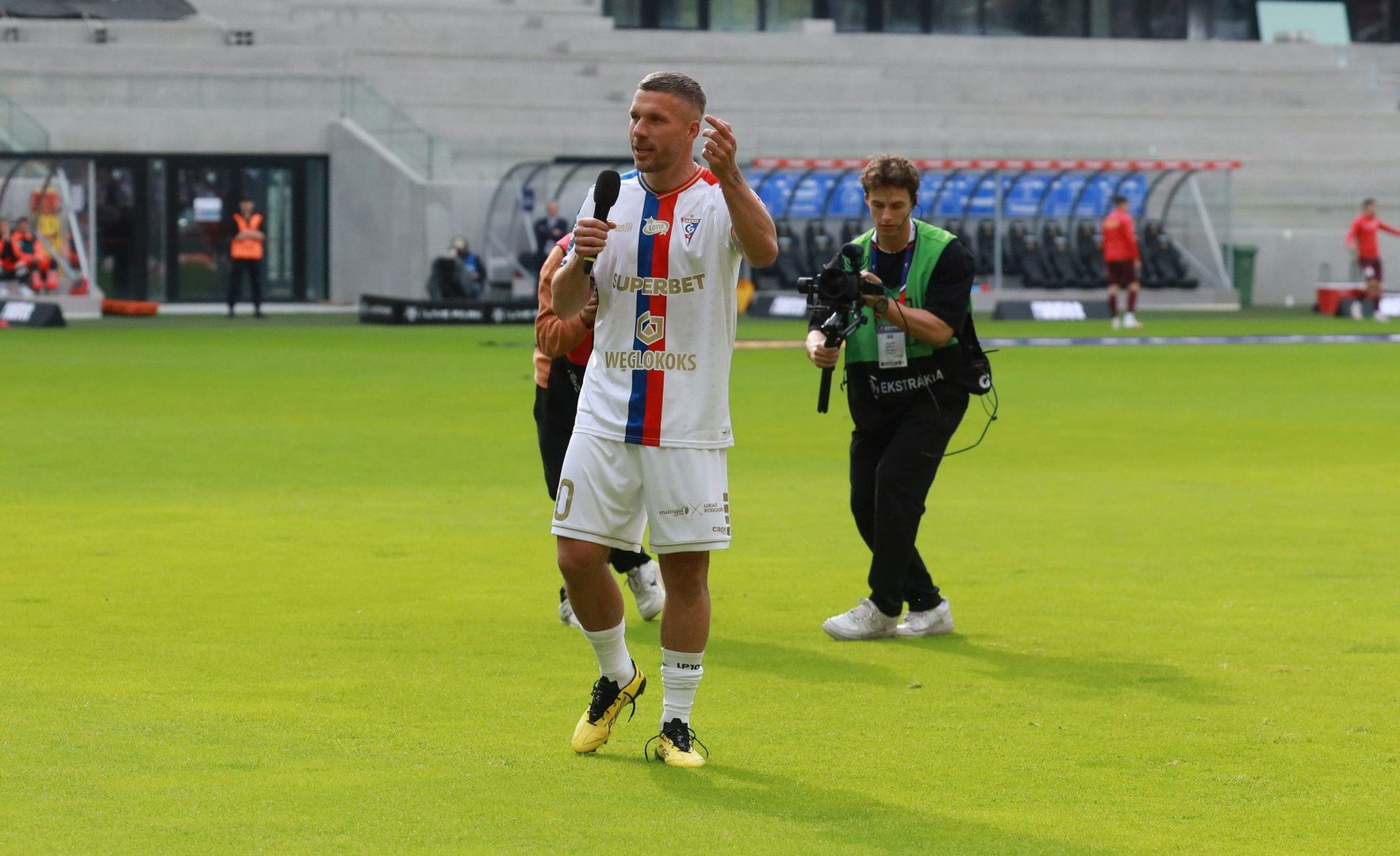Lukas Podolski przedłużył kontrakt z Górnikiem Zabrze do czerwca 2026.