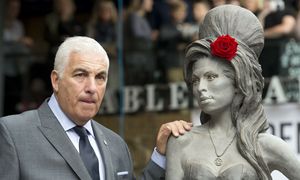 Ojciec Amy Winehouse przegrał. Zapłaci fortunę za fałszywe oskarżenia