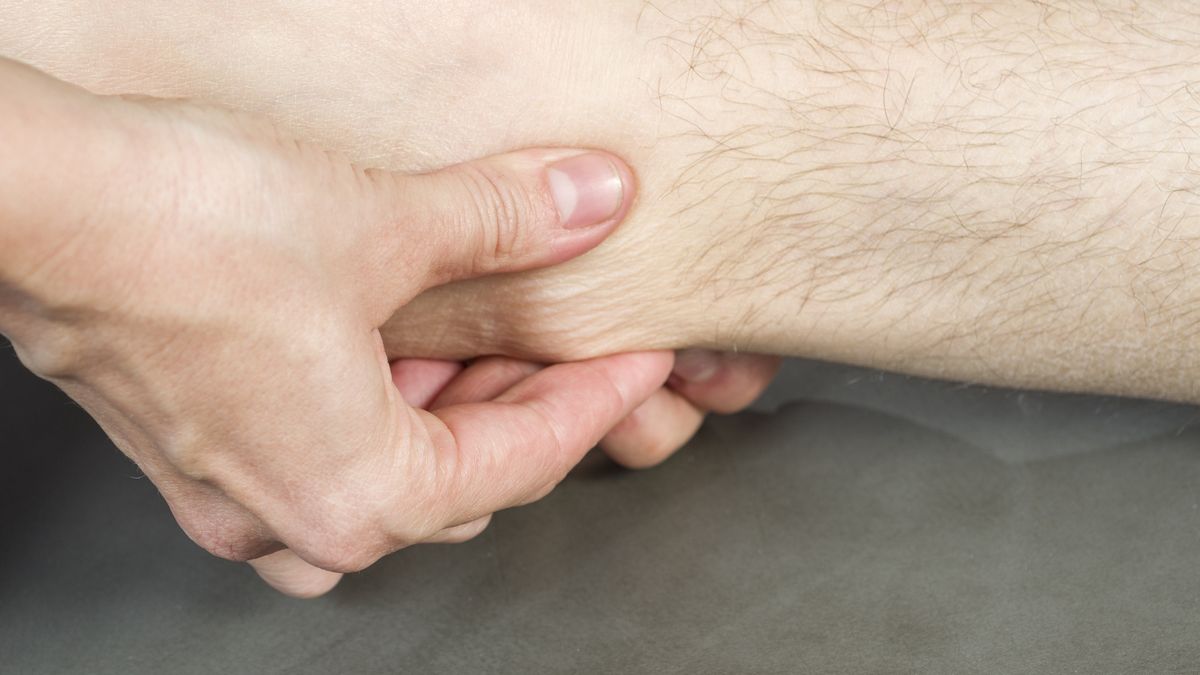 Chiropractor /physioterapist doing a feet massageChiropractor /physioterapist doing a feet massageSunlight19Shiatsu, Body Care, Women, Men, Chiropractor, Physical Therapy, Reflexology, Ankle, Resting, Pushing, Massaging, Relaxation, Luxury, Lifestyles, Indoors, Close-up, Massage Therapist, Beautician, Stretcher