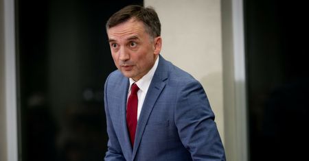 Co z aresztem dla Ziobry? Decyzja sądu o odroczeniu posiedzenia