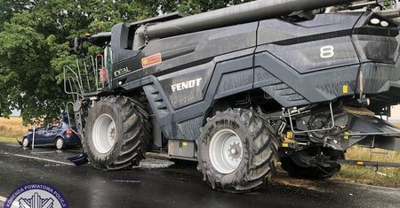 Auto zderzyło się z kombajnem. Nie żyje 20-latek