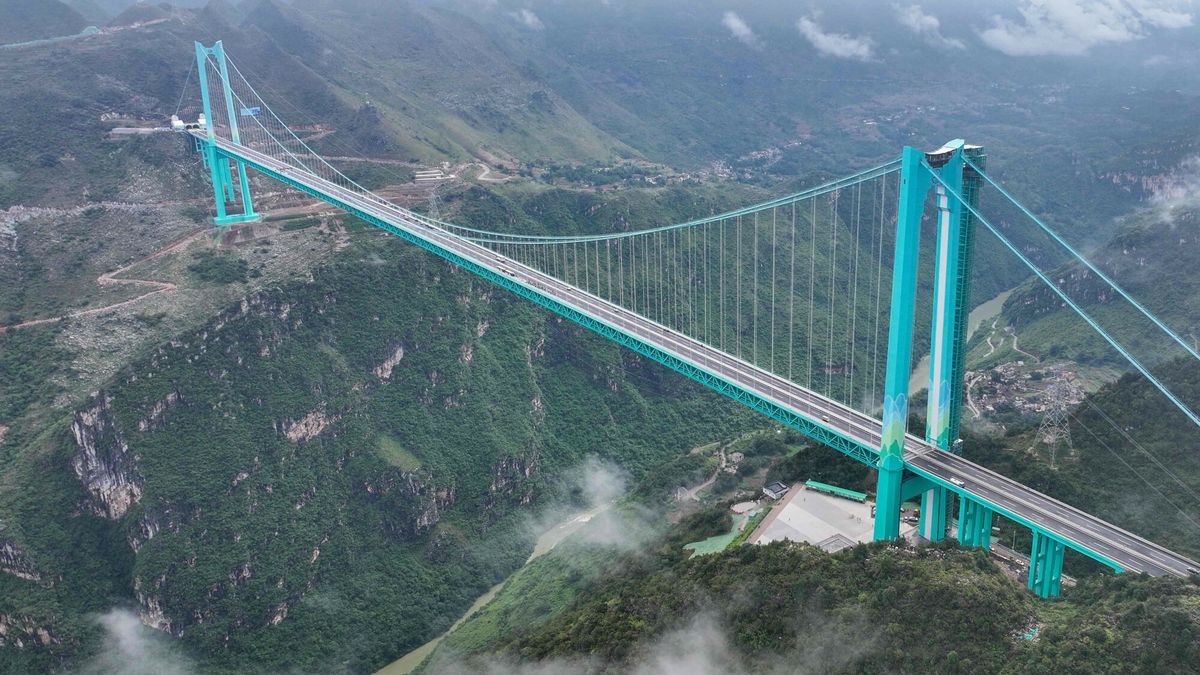 The Huajiang Grand Canyon Bridge