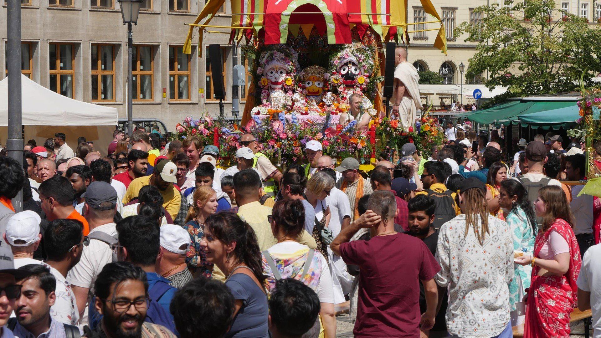 Zobacz galerię zdjęć z Festiwalu Wozów Ratha Yatra 2025 na wrocławskim Placu Solnym!