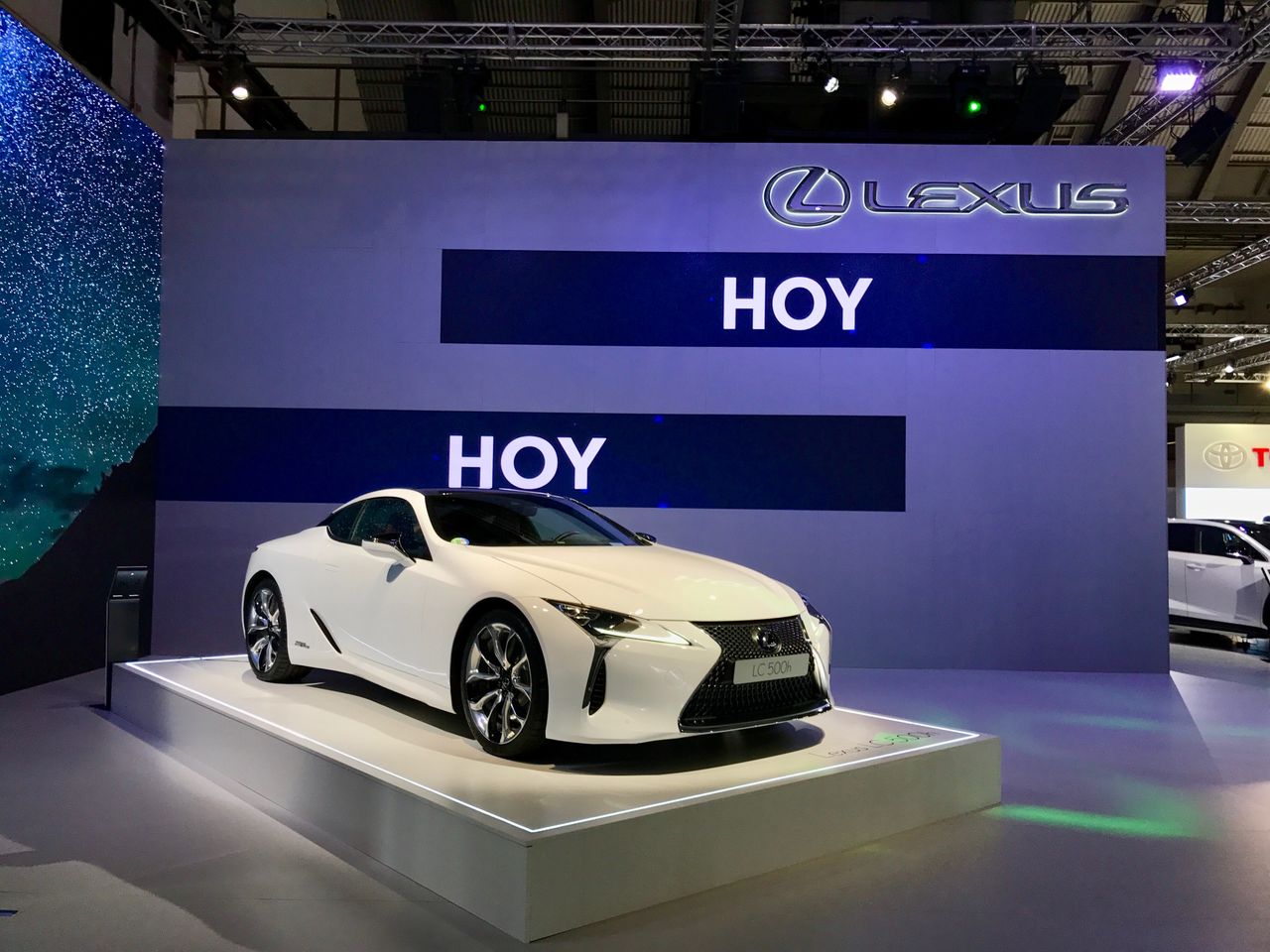 Lexus LC na targach w Barcelonie