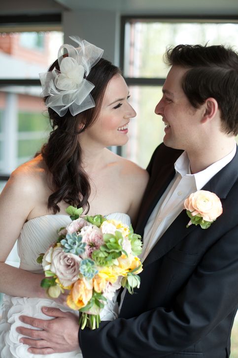 Ślubne ozdoby do włosów. Unikatowe i oryginalne stroki dla panny młodej