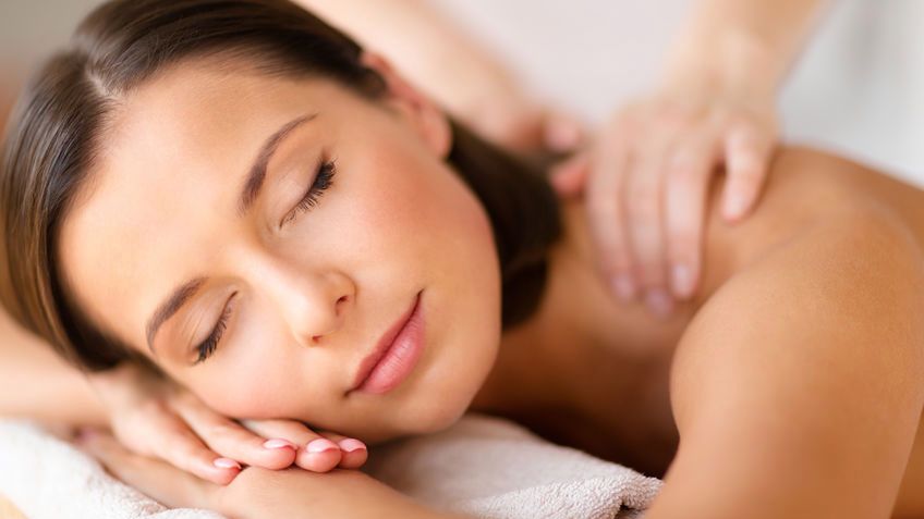 Technika Bowena, nazywana także terapią Bowena, to manualna terapia przypominająca masaż, która polega na wykonywaniu delikatnych i charakterystycznych ruchów