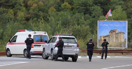 Klasztor w Kosowie otoczony. "Chaos i piekło"