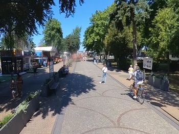 Szaleniec na ulicach Mielna. Zaatakował nożem przechodnia