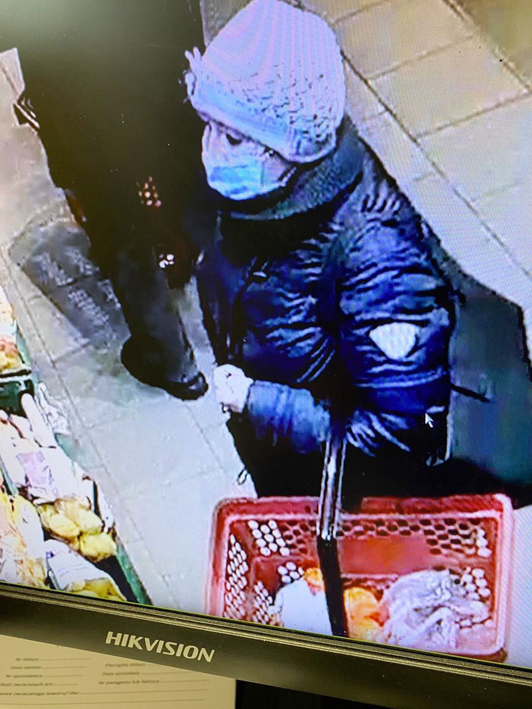 Piła. Ukradła puszkę z pieniędzmi WOŚP. Policja publikuje zdjęcia 