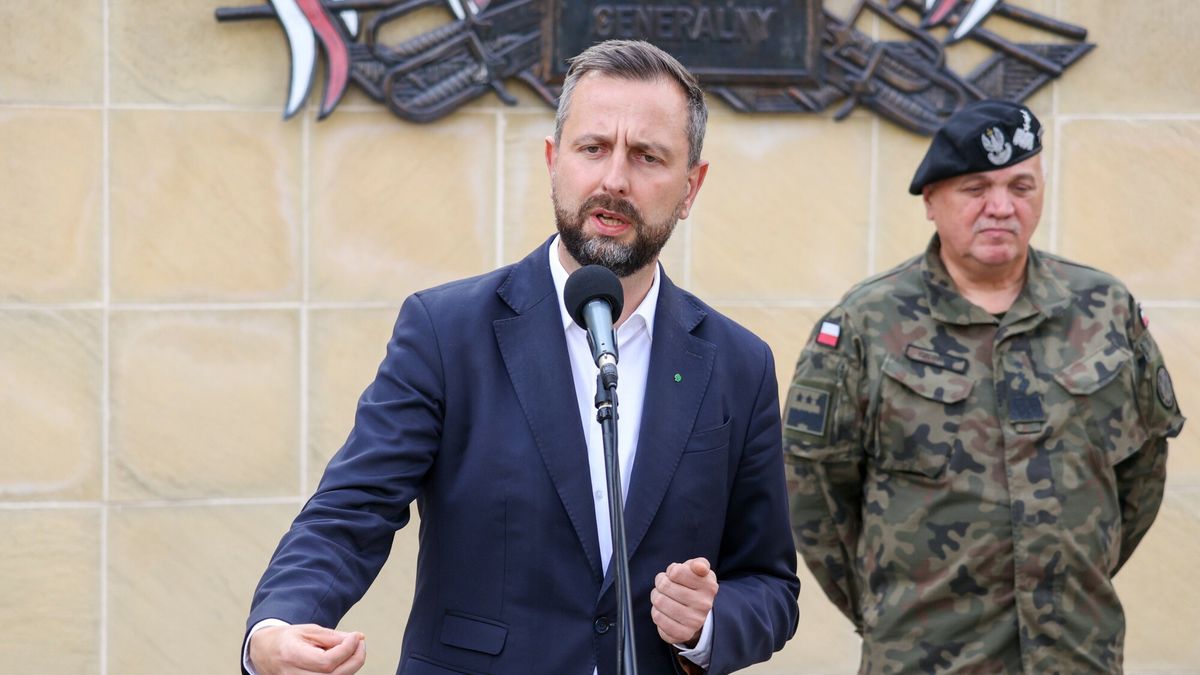 Odprawa szefa MON z kierownicz? kadr? Si? Zbrojnych RP
Fot. Michal Zebrowski/East News, Warszawa, 13.09.2024. Sztab Generlany WP. Odprawa szefa MON Wladyslawa Kosiniaka-Kamysz z kierownicza kadra Sil Zbrojnych RP w zwiazku z trudna sytuacja hydrologiczna na poludniu kraju.
N/z: (L-P): Wladyslaw Kosiniak-Kamysz, zastepca sztabu gen. Stanislaw Czosnek
Michal Zebrowski