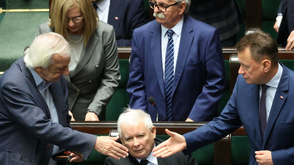 Ostatnie działania polskiego Sejmu IX kadencji wskazują wyraźnie, że polski rząd liczy się z porażką w najbliższych wyborach - ocenia niemiecka gazeta
