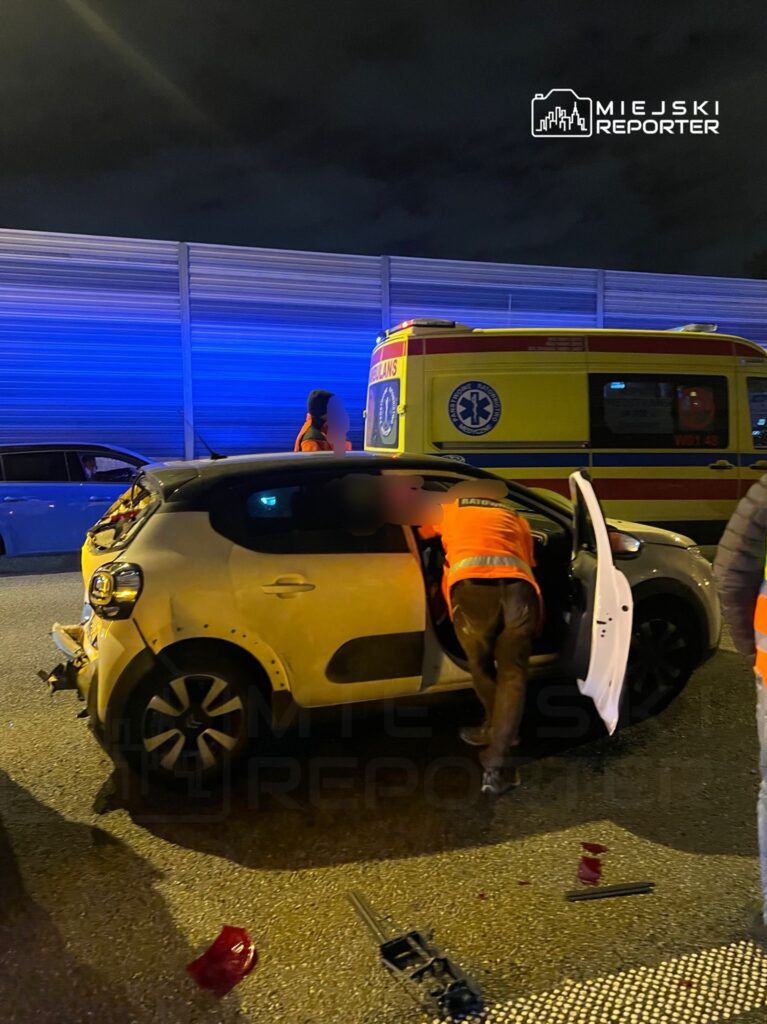 S8: Zderzenie pojazdów. Kierująca citroenem gwałtownie zahamowała, w jej tył uderzyła ciężarówka