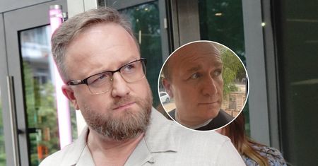 "Przyszedłem się opitolić na księdza". Bartek Kasprzykowski pokazał metamorfozę. Wszystko dla uwielbianej roli