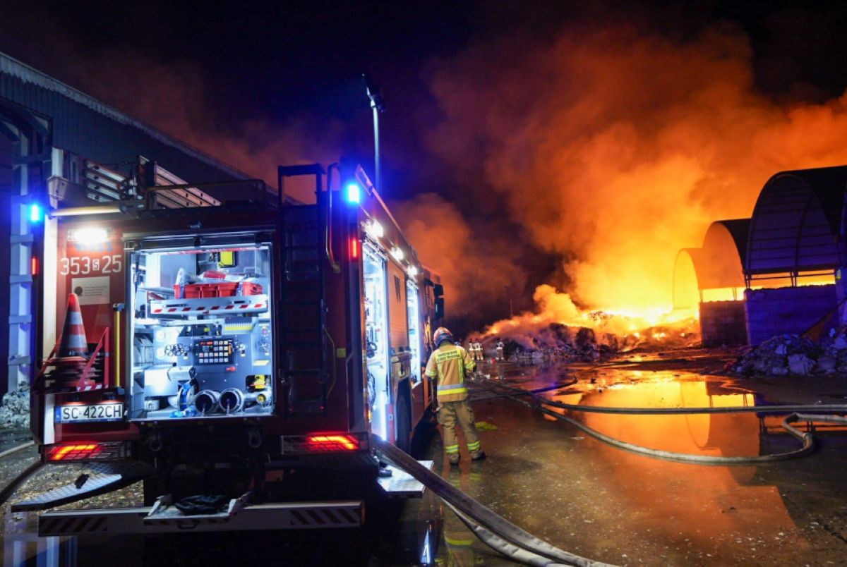 Pożar hali w Koniecpolu. Jest decyzja prokuratury