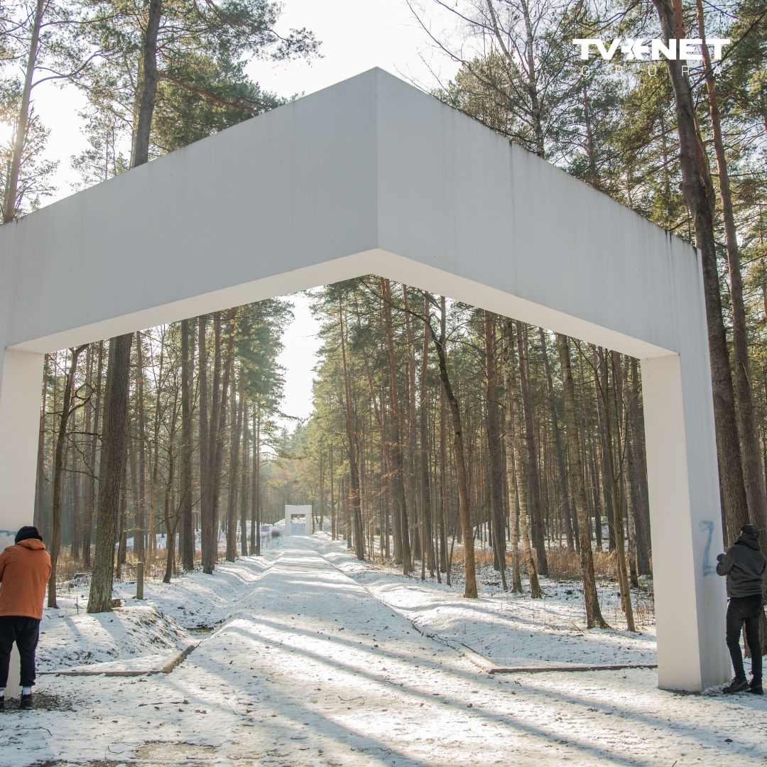 Na pomniku ofiar Holokaustu namalowano rosyjski symbol "Z"