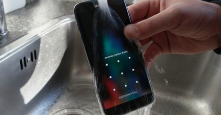 Galaxy Note 6 z wodoszczelną obudową i skanerem tęczówki oka?