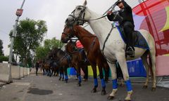 Na boisku mecz. Pod stadionem w Meksyku starcia z policją