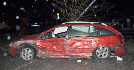Kraśnik: Wracali z dyskoteki, mieli wypadek. Za kierownicą pijany 18-latek