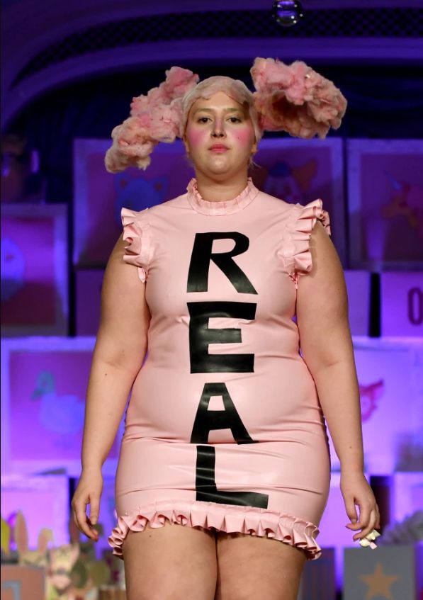 Honey była modelką na londyńskim Fashion Week. Napis &quot;Real&quot; ma w jej przypadku wymowne znaczenie