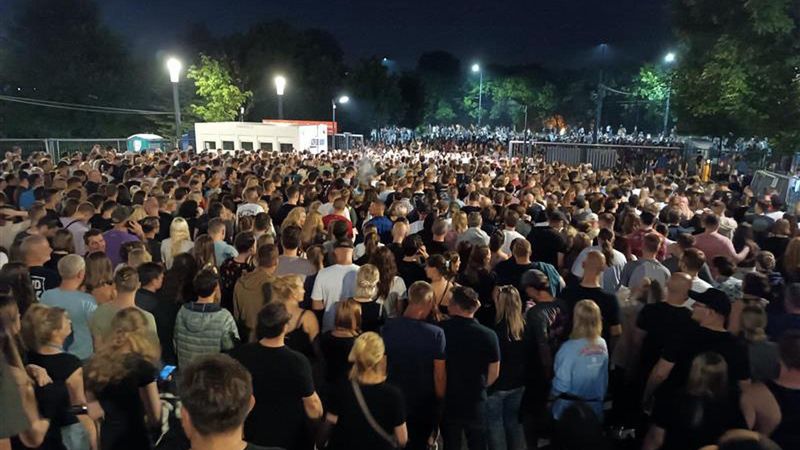 Koncerty gwiazd przyciągają tłumy do Warszawy