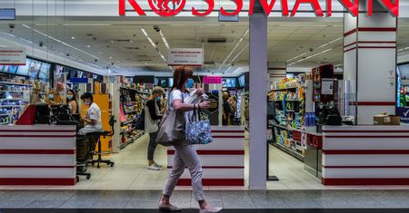 Promocja w Rossmannie. Markowe perfumy przecenione o 120 zł