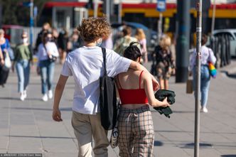 Nie mają jeszcze 18 lat, już ciążą im długi. "Wchodzą w życie z dużym problemem"