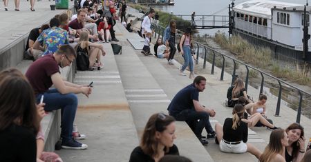 Warszawa. Na bulwarach nad Wisłą maseczka obowiązkowa