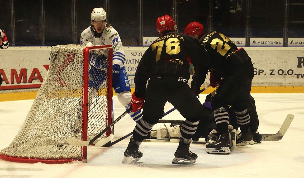W hokejowych derbach Małopolski Unia Oświęcim ogrywa we własnej hali Comarch Cracovię i melduje się w Pucharze Polski