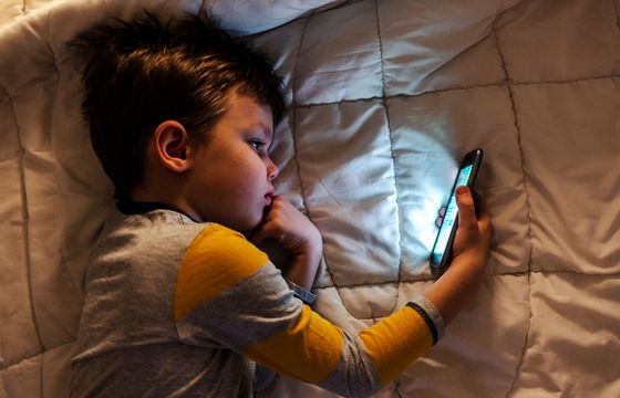 Z czego tak naprawdę dzieci korzystają w internecie? Alarmujący raport