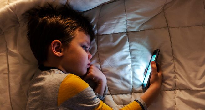 Z czego tak naprawdę dzieci korzystają w internecie? Alarmujący raport