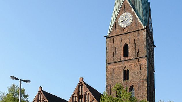 Niemcy. Pastor twierdzi, że czynni homoseksualiści grzeszą, ale jego Kościół ich przyjmuje