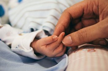 Śmierć noworodka w USA. Winne surowe mleko?