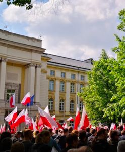 Demonstracja przed kancelarią premiera na znak solidarności z Afgańczykami