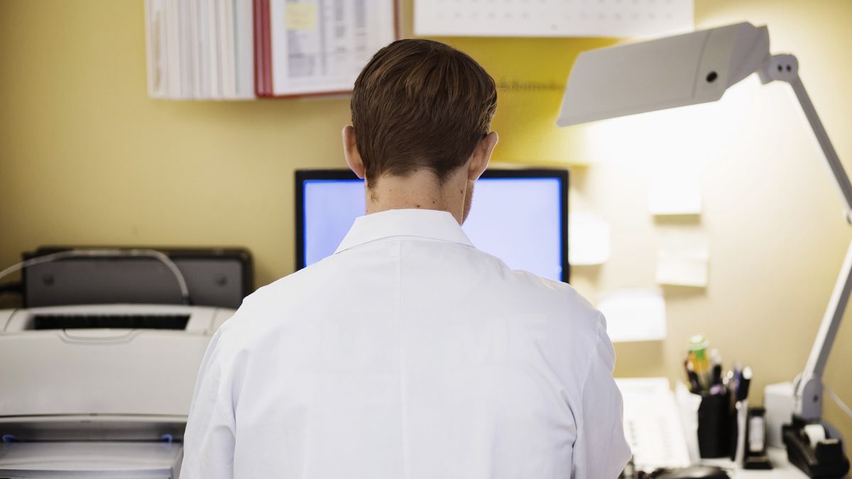 Rear view of mid adult male doctor using computer in clinic
Maskot
30-34 years, administration, clinic, coat, color image, communication, computer, cursors, doctor, doctor, doctors office, doctorå«s office, europe, expertise, general practitioner, health center, health clinic, healthcare and medicine, horizontal, hospital, hospital, lab coat, medicine, mid adult, mid adult men, occupation, office, patient record, photography, practitioner, rear view, scandinavia, stockholm, sweden, technology, up, waist, waist up