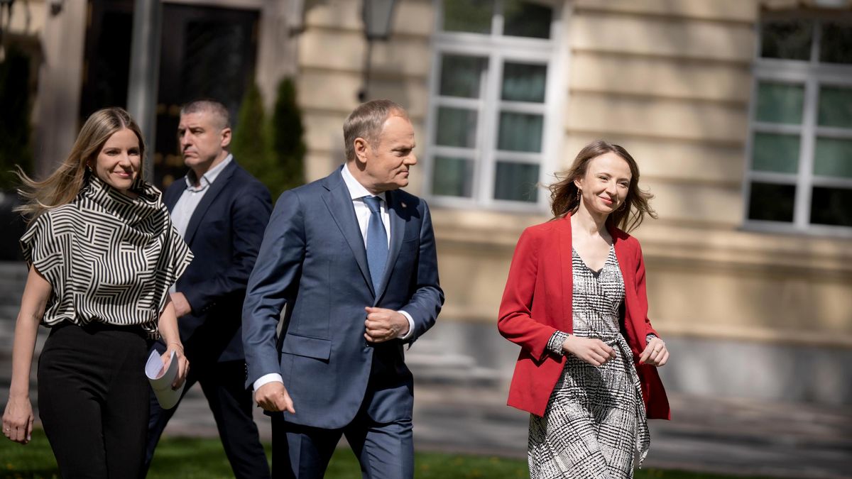 Na zdjęciu od lewej wiceministra rodziny Aleksandra Gajewska, premier Donald Tusk i ministra rodziny Agnieszka Dziemianowicz-Bąk