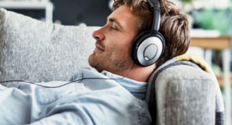 Pomimo pandemii wzrosną wydatki na reklamy w podcastach. W USA o 14,7 procent