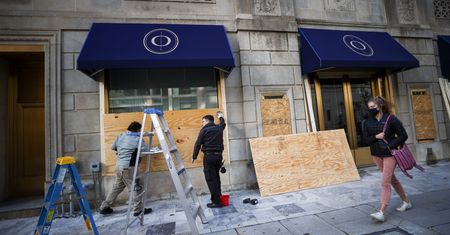 Wybory w USA. Lokale w centrum Waszyngtonu zabijane deskami