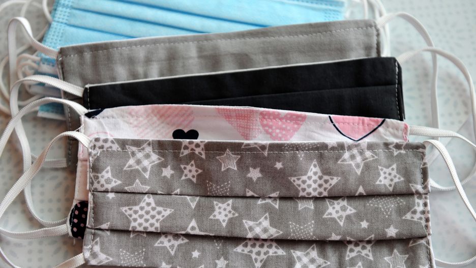 Maseczki ochronne. Jak je uszyć i gdzie kupić? 