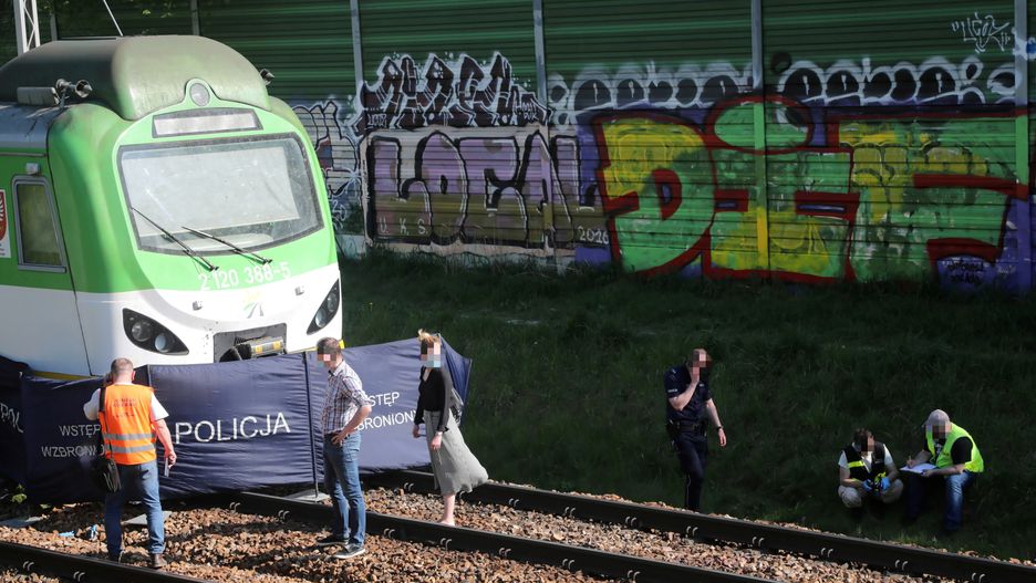 Warszawa. Miejsce śmiertelnego wypadku w okolicy stacji kolejowej PKP Rakowiec 