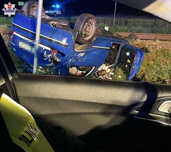 Wypadek na przejeździe kolejowym w Suścu. Trzy osoby w szpitalu
