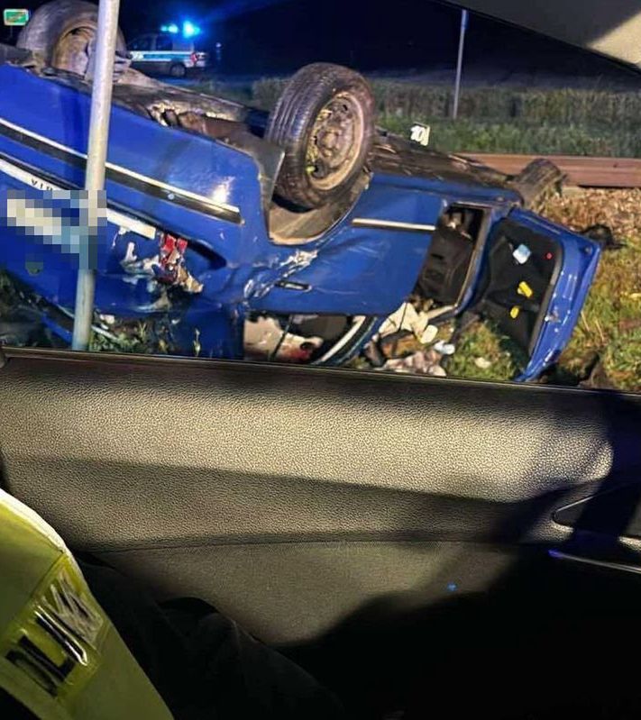 Wypadek na przejeździe kolejowym w Suścu. Trzy osoby w szpitalu