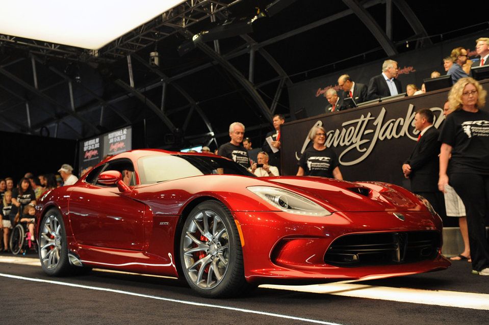 Pierwszy SRT Viper (2013) sprzedany za 300 000 dolarów