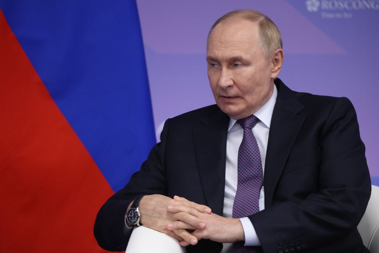 Putin ma urodziny. Media piszą, kto wysłał mu życzenia